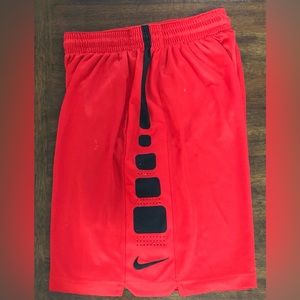 Nike men’s Dri fit short two side pockets pull on. Size L(M)